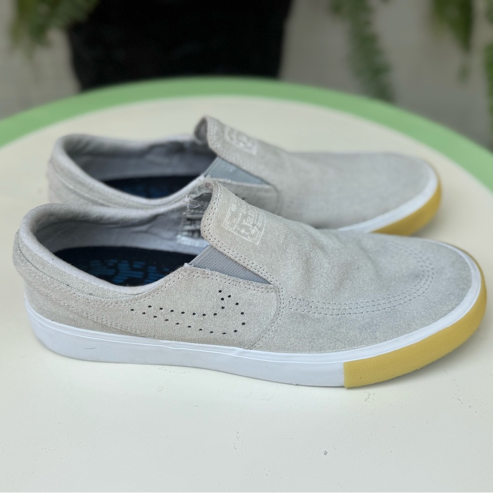 Nike Zoom Air Janowski Men 7.5 Women’s 9 Gray Tan Slip-On Shoes Athletic Flats